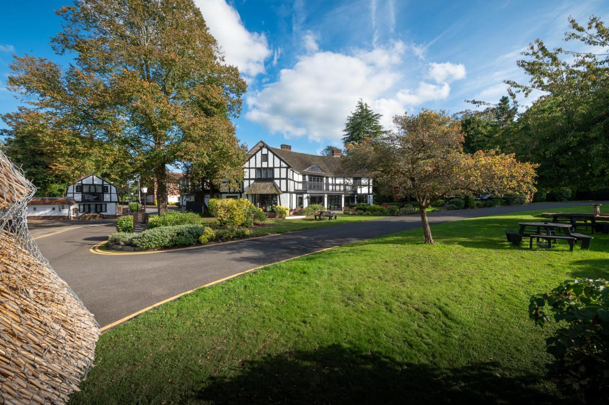 Thatchers East Horsley Exterior foto