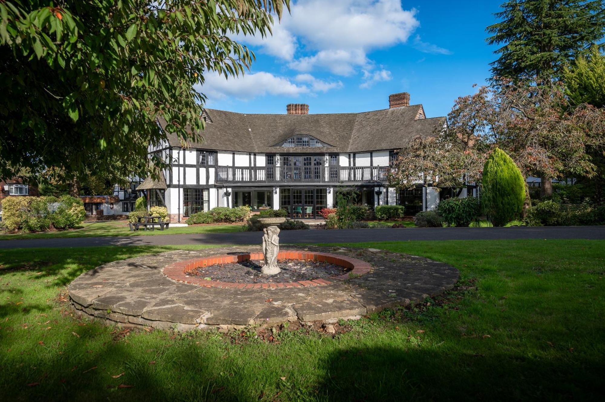 Thatchers East Horsley Exterior foto