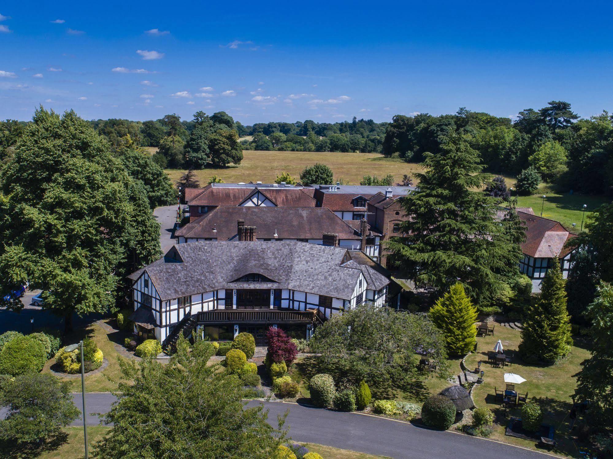 Thatchers East Horsley Exterior foto
